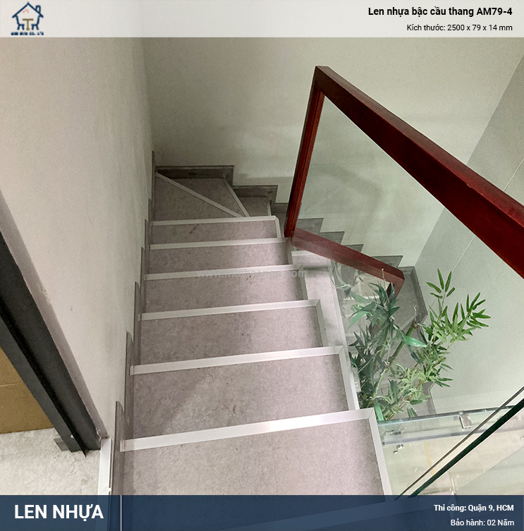 Len tường nhựa AM79-4 ốp vách chân cầu thang tại quận 9