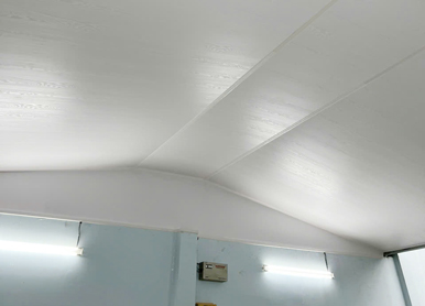 thi công tấm ốp PVC tone màu trắng