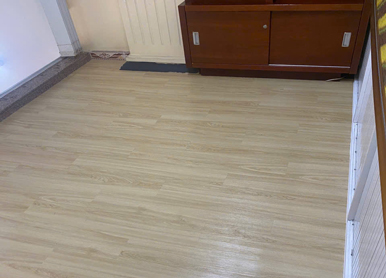 Sàn nhựa tự dính
