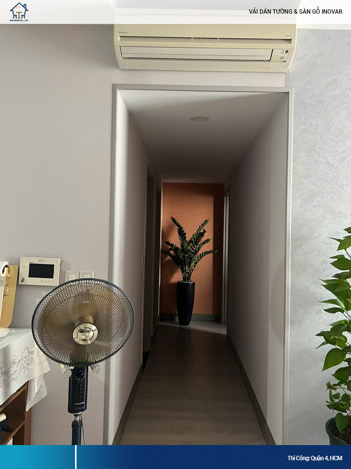 sàn gỗ cùng vải dán tường