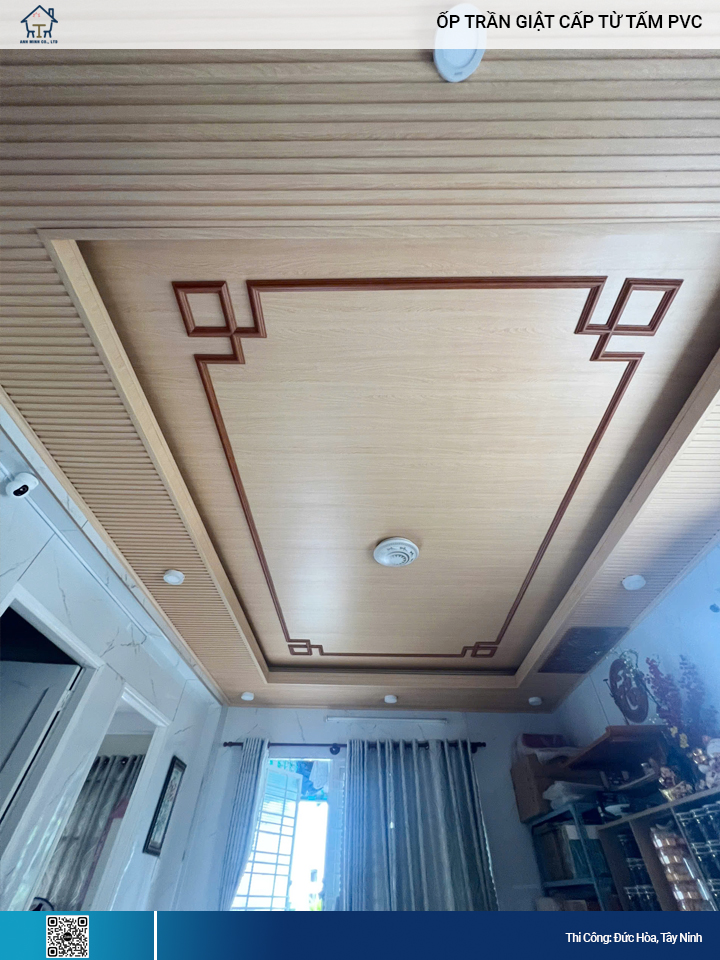 trần nhựa giật cấp