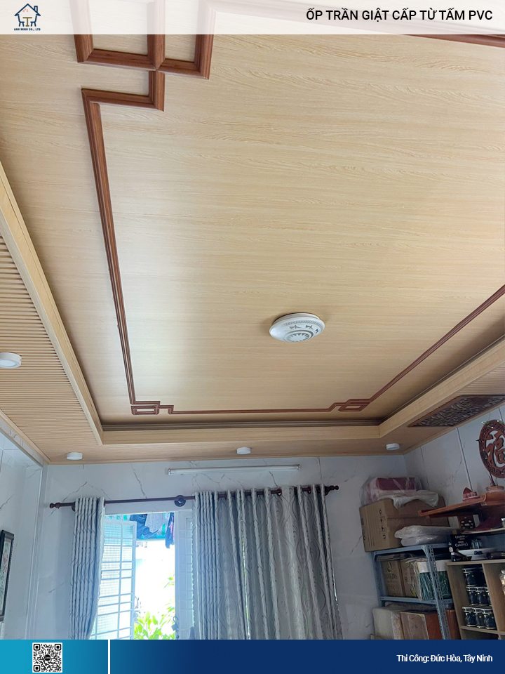 trần nhựa giật cấp