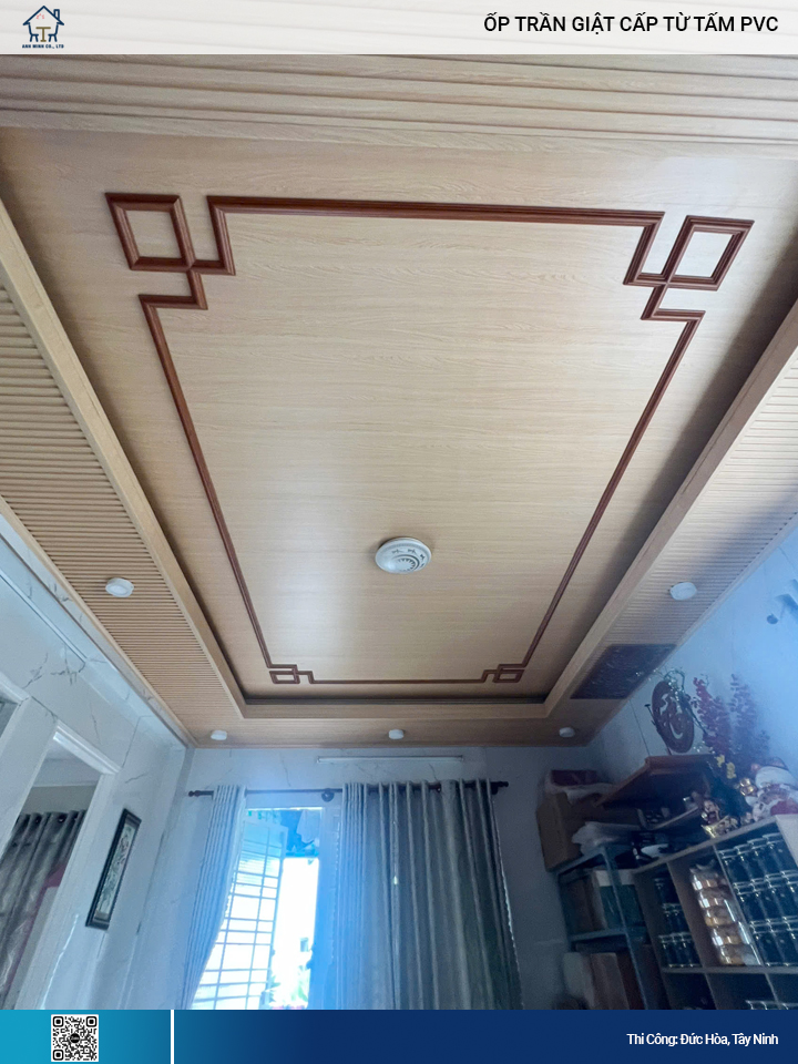 trần nhựa giật cấp